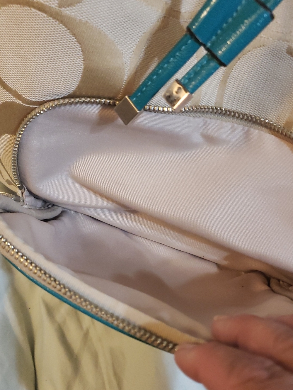 Coach Backpack 9x11 Beautiful Color (#5064) - Picture 13 of 16